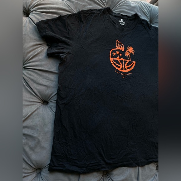Nike Summer Hoops T-Shirt | Closet Label #136.) - Picture 2 of 5